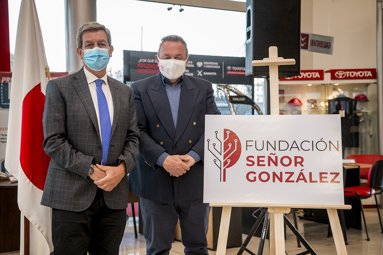 Señor González presentó oficialmente su Fundación.